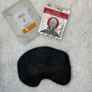 Makeup Mat with two free masks